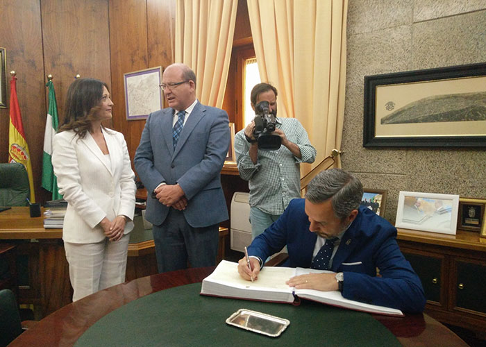 El alcalde destaca la “coordinación” con la Junta de Andalucía para sacar adelante y dotar de presupuesto proyectos necesarios para la ciudad