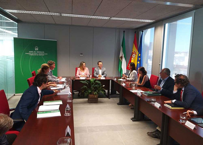 El Ayuntamiento y la Junta retoman la puesta en marcha del tranvía de Jaén