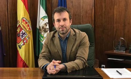 El alcalde traslada la solidaridad del Ayuntamiento de Jaén con los que sufren en primera persona la crisis sanitaria y remarca el esfuerzo de superación de la ciudadanía