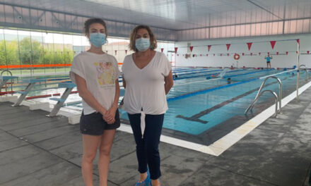 Un total de 150 estudiantes del Virgen de la Villa participa en actividades en la piscina cubierta