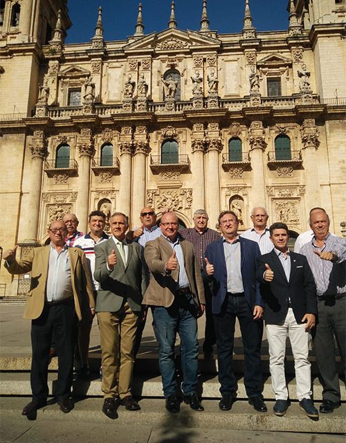 El alcalde anima a los jiennenses a que apoyen al Real Jaén en su ascenso a Segunda B