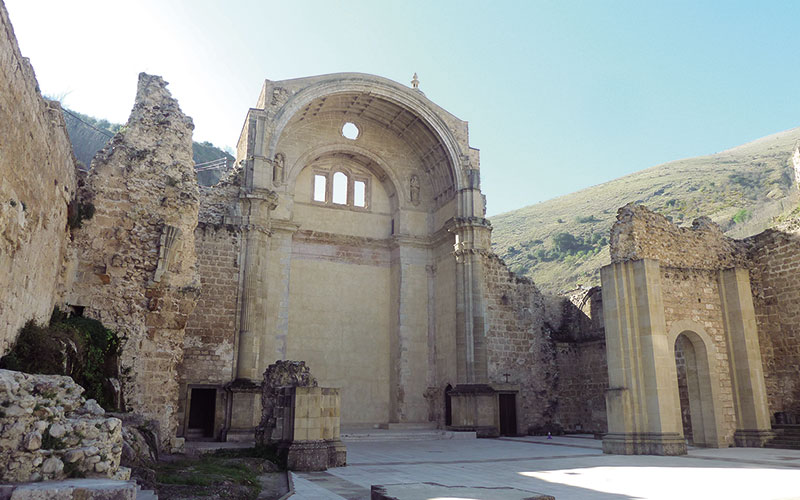 Ruinas de la iglesia de Santa María de Cazorla