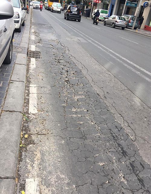 El Ayuntamiento de Jaén repara zonas deterioradas de pavimento en las avenidas de Madrid y Granada y la calle de acceso al Polígono Industrial Llanos del Valle
