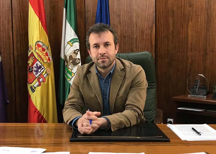 El alcalde traslada la solidaridad del Ayuntamiento de Jaén con los que sufren en primera persona la crisis sanitaria y remarca el esfuerzo de superación de la ciudadanía