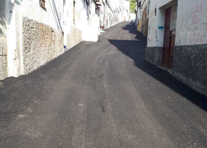 El Ayuntamiento de Jaén realiza labores de asfaltado en la calle Antonio Díaz