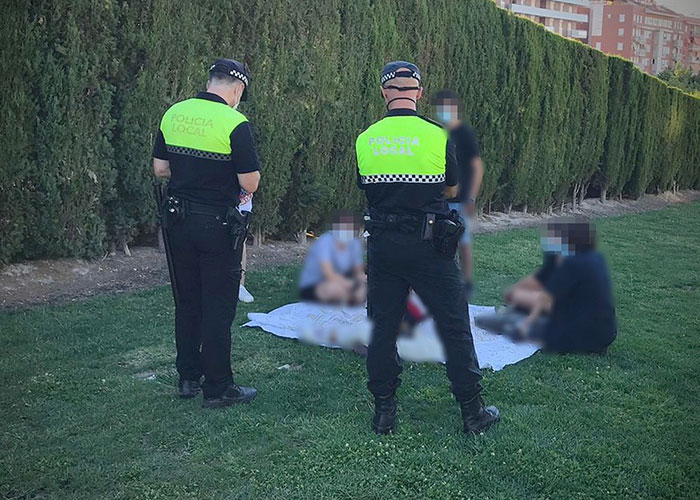 La Policía Local de Jaén ha interpuesto 44 denuncias por no usar mascarilla el fin de semana