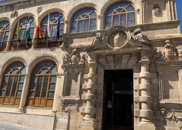 El periodo medio de pago a firmas proveedoras del Ayuntamiento de Martos se reduce hasta los 8,25 días