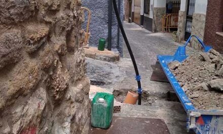El Ayuntamiento de Jaén invierte 54.000 euros en la renovación de la red de abastecimiento y alcantarillado en la calle Fajardo