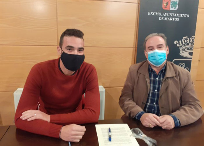 El Ayuntamiento de Martos firma un convenio con la Cultural Deportiva Tuccitana para subvencionar la participación en competiciones oficiales del equipo sénior