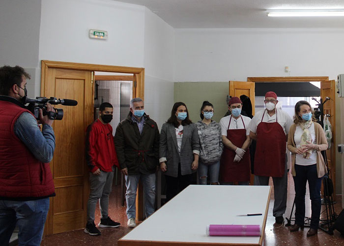 El Ayuntamiento cede a Jaén Solidario las cocinas del anejo al Ruiz Jiménez para hacer posible un programa de ayuda alimentaria que llega a 134 beneficiarios