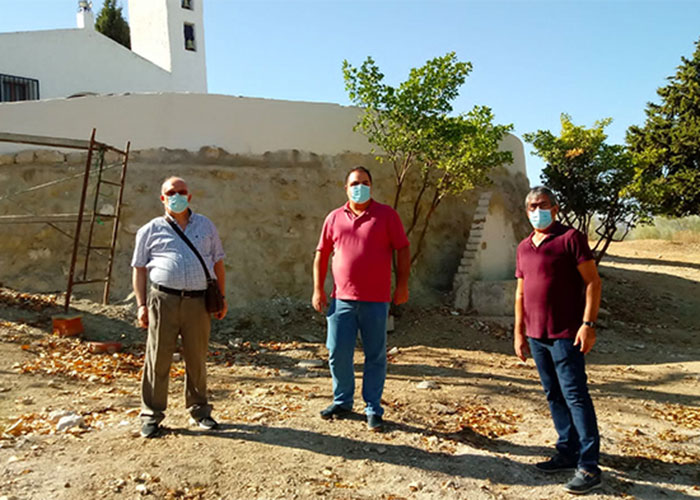 El Ayuntamiento de Martos realiza obras de mejora en la plazoleta de la ermita de la Virgen de la Victoria