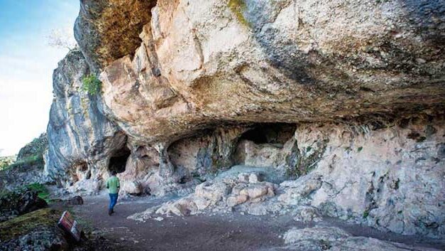 Cueva de la Lobera, Castellar