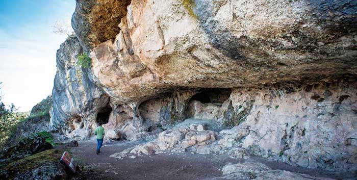 Cueva de la Lobera, Castellar