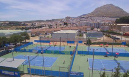 El Ayuntamiento de Martos renovará el pavimento de las pistas de tenis del polideportivo municipal